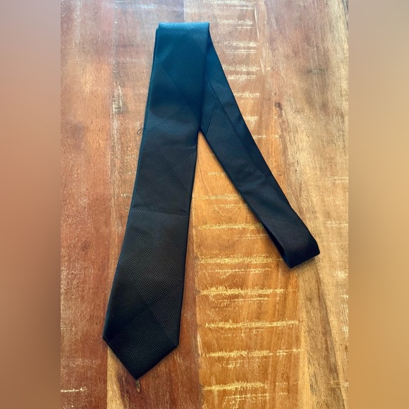 Michael Kors Black Silk Textured Tie - Picture 1 of 4